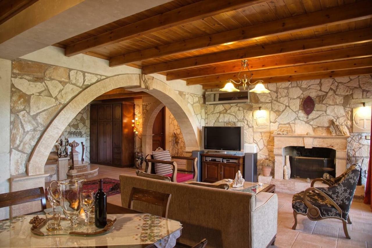 Petrinolis Retreat Apartment Сития Екстериор снимка